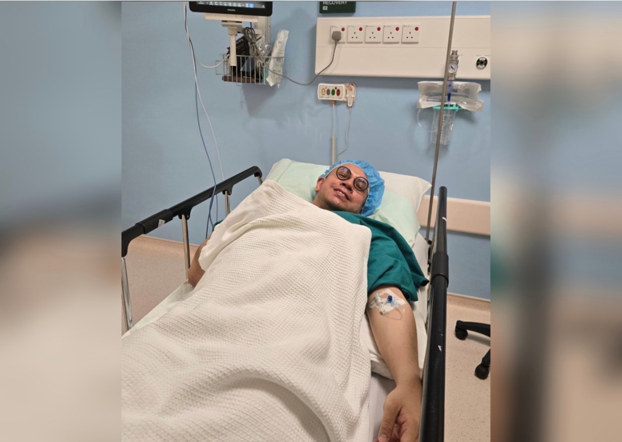 கடுமையான சோர்வு காரணமாக ஸ்டீவன் சிம் மருத்துவமனையில் அனுமதி