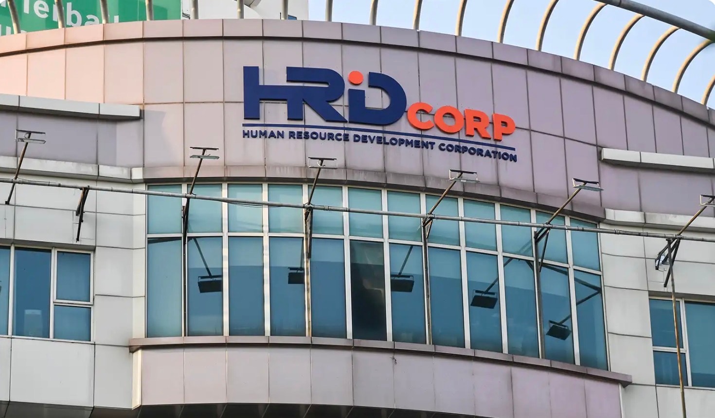நிர்வாக முறைகேடுகள் தொடர்பில் HRD Corp-இல் மேலும் மூவர் இடைநீக்கம்