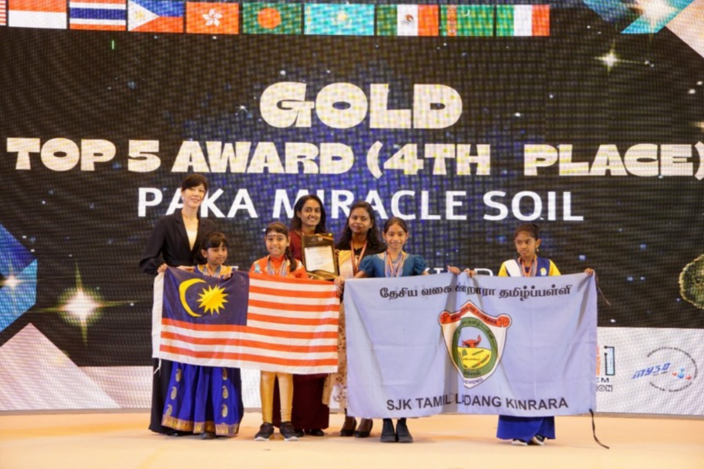 பசுமைப் புரட்சி: மூன்று அனைத்துலக விருதுகளை வென்று பூச்சோங் மாணவர்கள் சாதனை