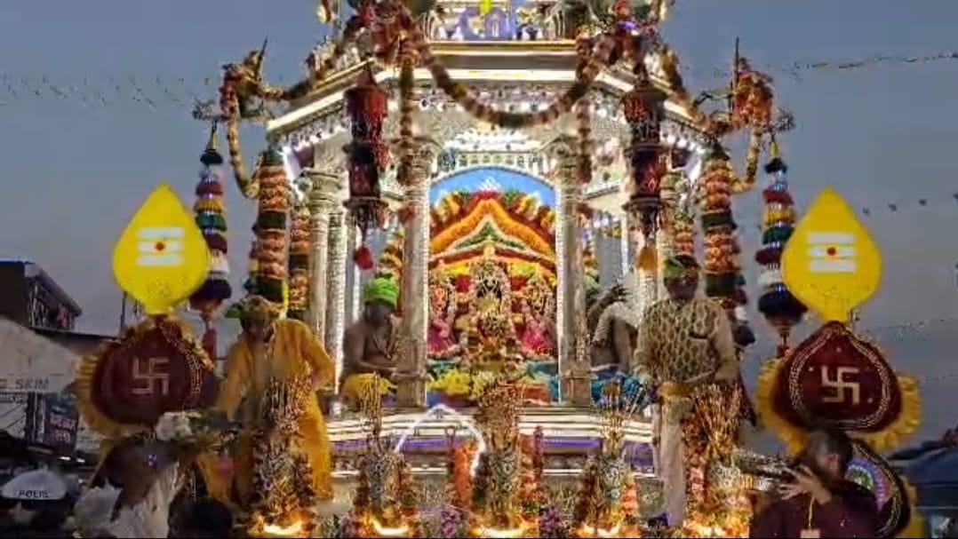 சுங்கை பட்டாணியில் பக்திப் பரவசம்: 108-ஆவது தைப்பூச விழாவை முன்னிட்டு முருகப் பெருமானின் வெள்ளி ரத ஊர்வலம் கோலாகலமாகத் தொடங்கியது