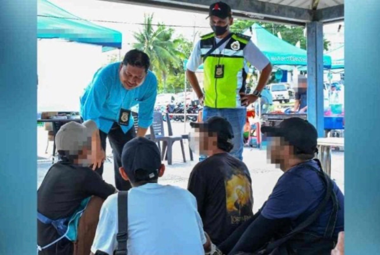 ரமலான் பஜாரில் அதிரடிச் சோதனை: 13 இந்தோனேசியர்கள் கைது