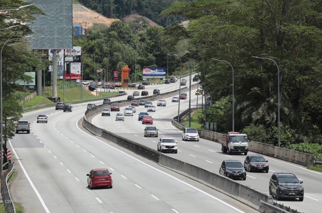 முக்கிய நெடுஞ்சாலைகளில் போக்குவரத்து இன்னும் சீராக உள்ளது