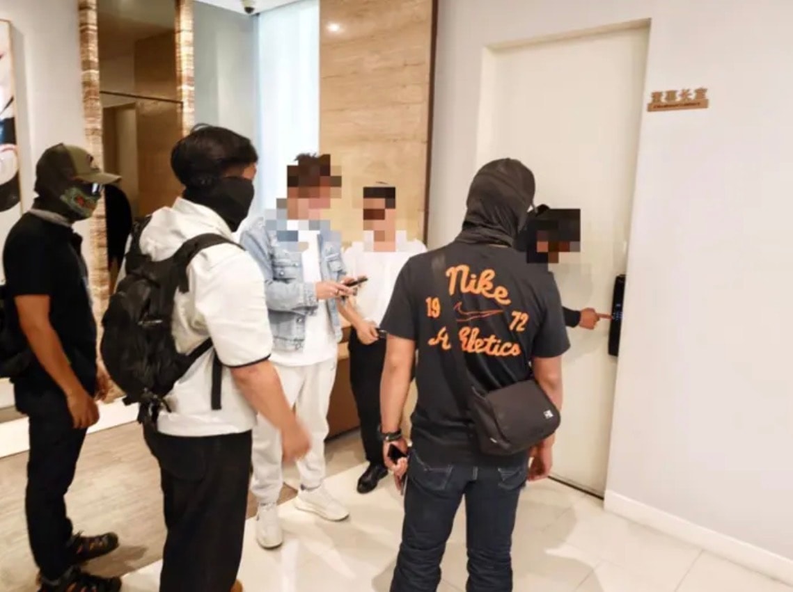 புக்கிட் பிந்தாங் அழகு நிலையத்தில் அதிரடிச் சோதனை - 15 வெளிநாட்டினர் கைது