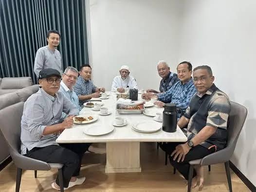 ஹாடியை இல்லத்தில் சந்தித்து தேநீர் அருந்திய ஹம்ஸா