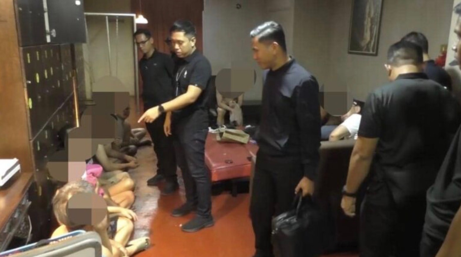 சௌகிட்டில் ஸ்பாவில் 171 ஆண்கள் கைது செய்யப்பட்ட விவகாரம்: ஏஜிசியின் பதிலுக்காகக் காத்திருக்கிறது போலீஸ்