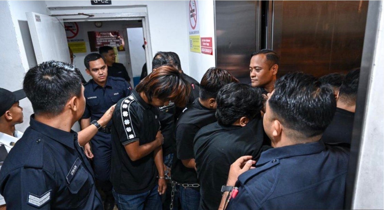 Drawbridge கலவரம் தொடர்பான விசாரணை: சிலாங்கூர் ஃஎப்சி ஆதரவாளர்கள் 33 பேருக்கு தடுப்புக் காவல்