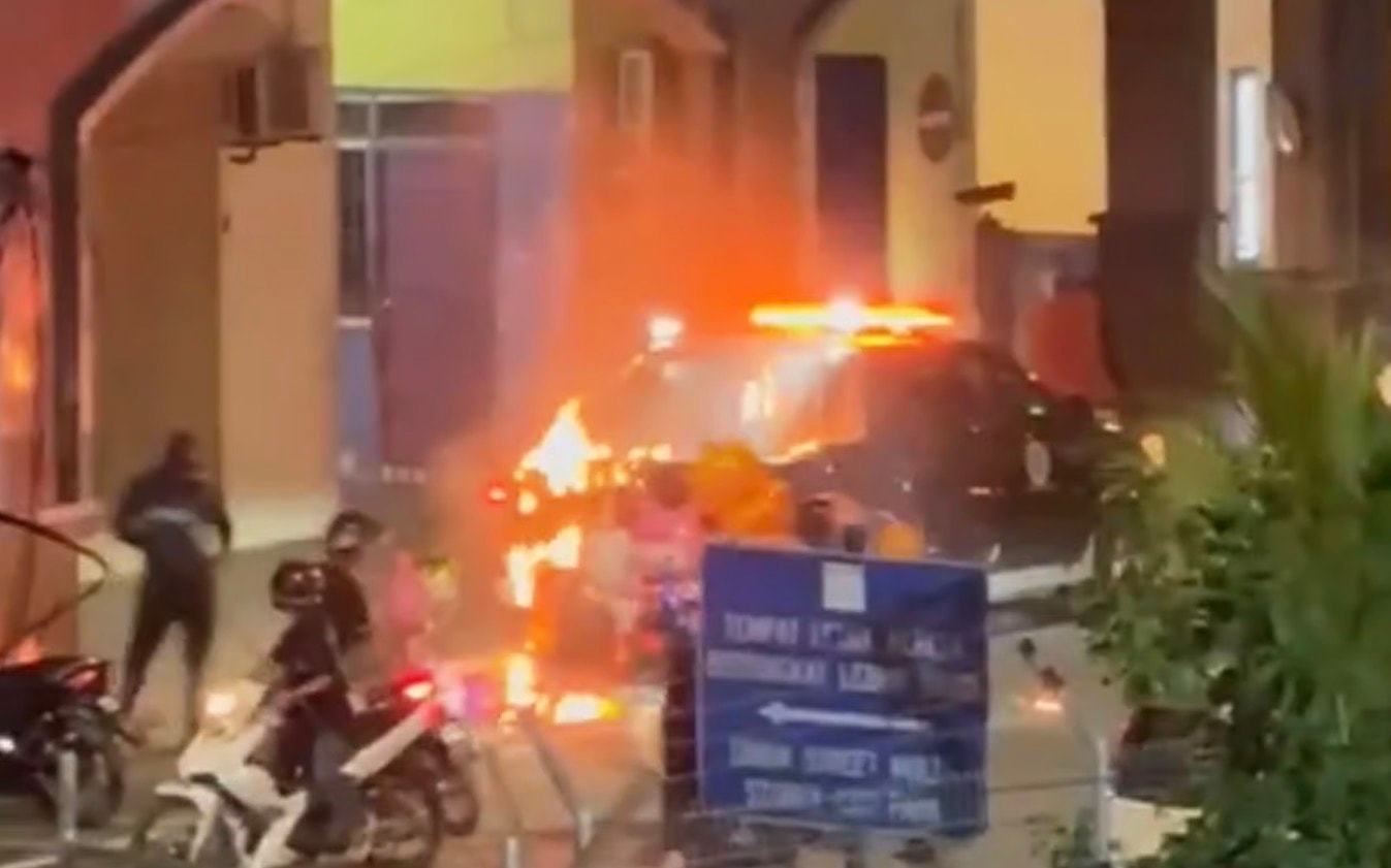 பினாங்கு தைப்பூச கொண்டாட்டத்தின் போது பறிமுதல் செய்யப்பட்ட பலூன்கள் வெடித்ததில் பினாங்கு மாநகர் அதிகாரிகள் இருவர்  காயம்