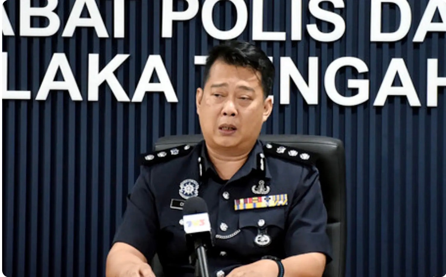 மலாக்கா பேரங்காடியில் இளம் பெண்ணைக் கத்தியுடன் துரத்திய நபர் கைது