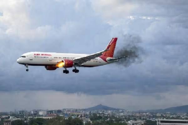 லண்டனிலிருந்து புறப்பட்டு நடுவானில் சென்ற விமானம் அவசரமாகத் தரையிறக்கம்