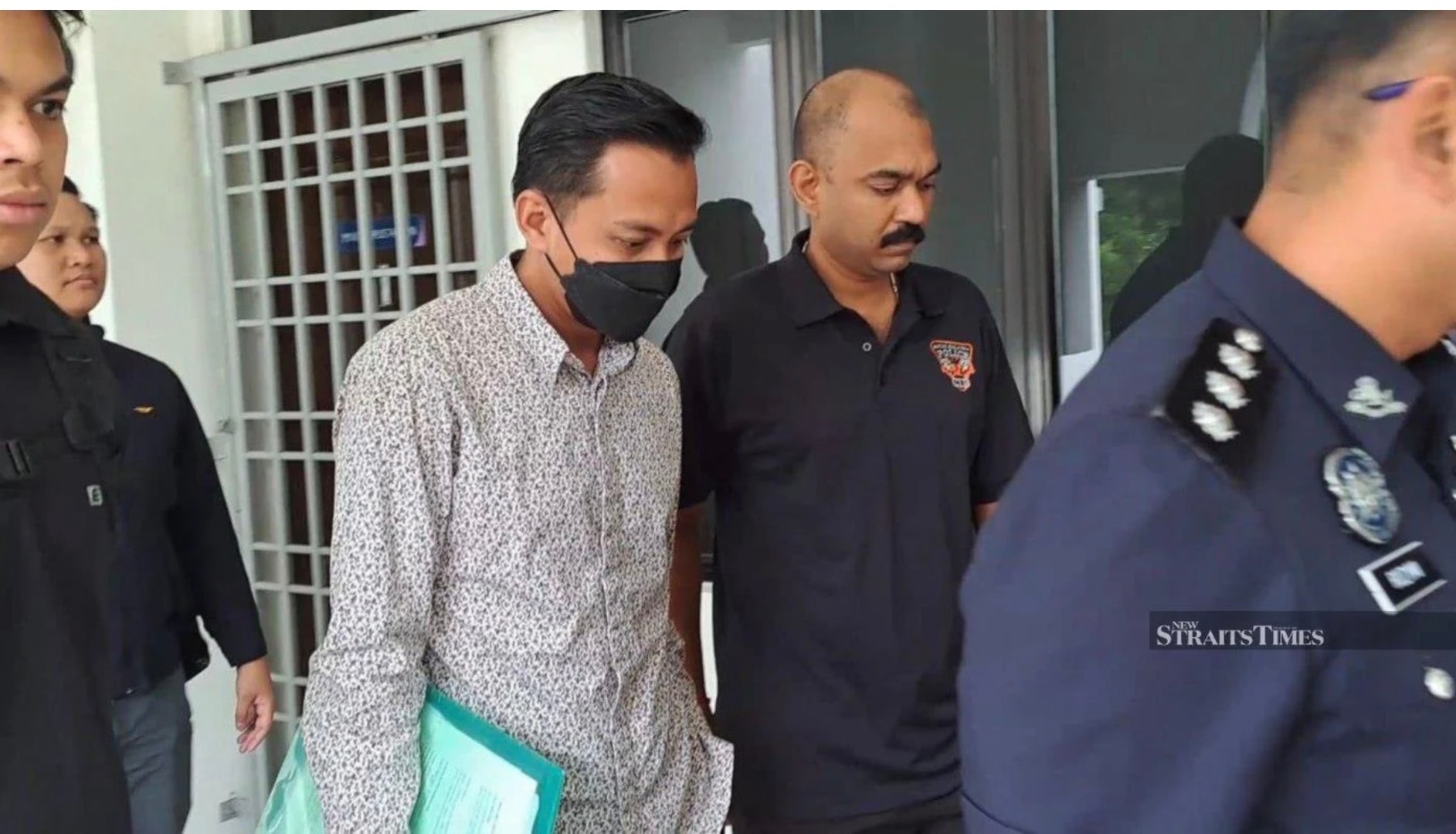 குடும்ப வன்முறை: பினாங்கு மாநில ஆட்சிக்குழு உறுப்பினர் ஃபாமி ஸைனோல் குற்றஞ்சாட்டப்பட்டார்