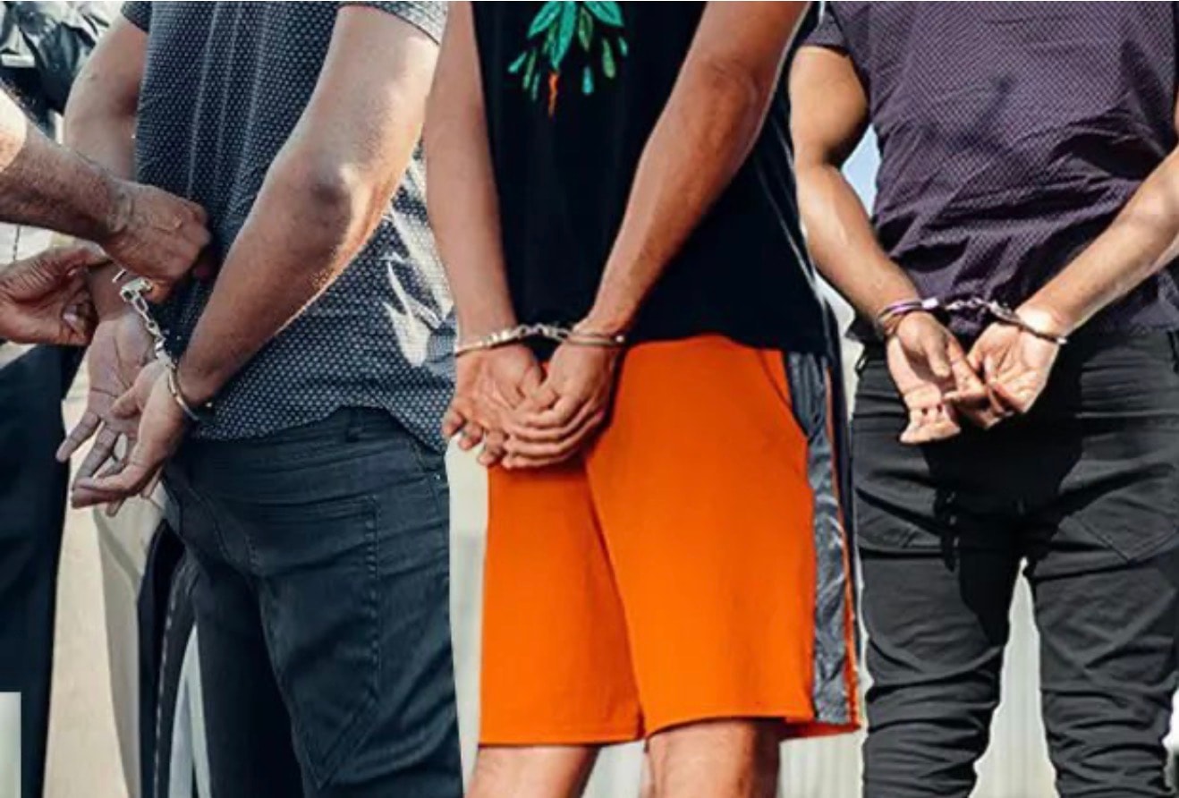 மூவாரில் கேபள் திருட்டில் ஈடுபட்ட 3 பேர் கைது