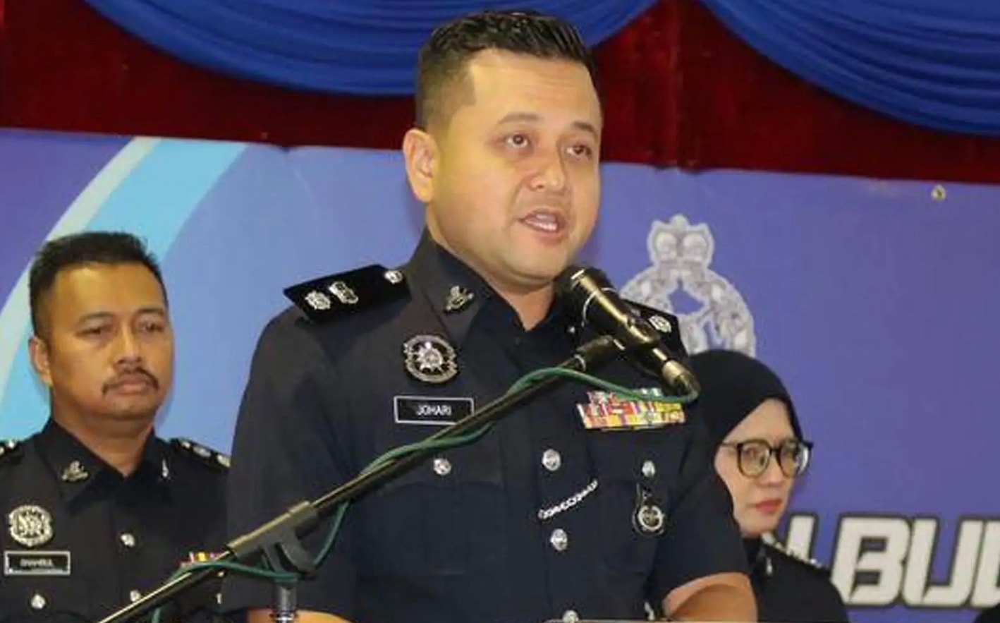 ஓடும் காரிலிருந்து சாலையில் விழுந்த இளைஞர் மரணம்