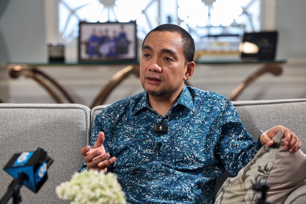 மக்களுக்குப் பாதிப்பு என்றால் தரவு மையங்களுக்கு அனுமதி இல்லை: ஜொகூர் முதல்வர் ஓன் ஹபீஸ் உறுதி