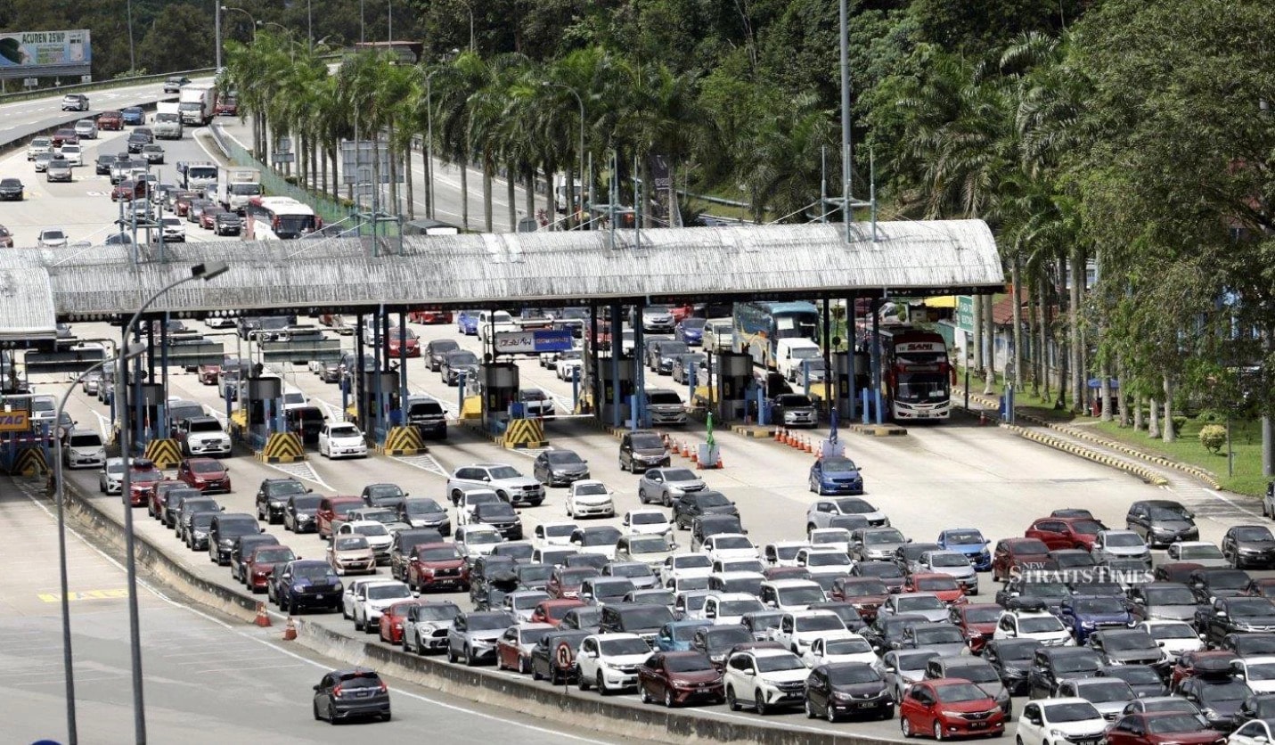 போக்குவரத்து நெரிசல் எச்சரிக்கை: பிற்பகல்  முதல் முக்கிய நெடுஞ்சாலைகளில் வாகனங்கள் ஊர்ந்து செல்கின்றன