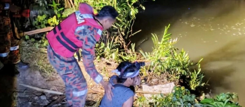 சபாவில் தந்தையின் கண் முன்னே மகனை இழுத்துச் சென்ற முதலை - தேடும் பணிகள் தீவிரம்