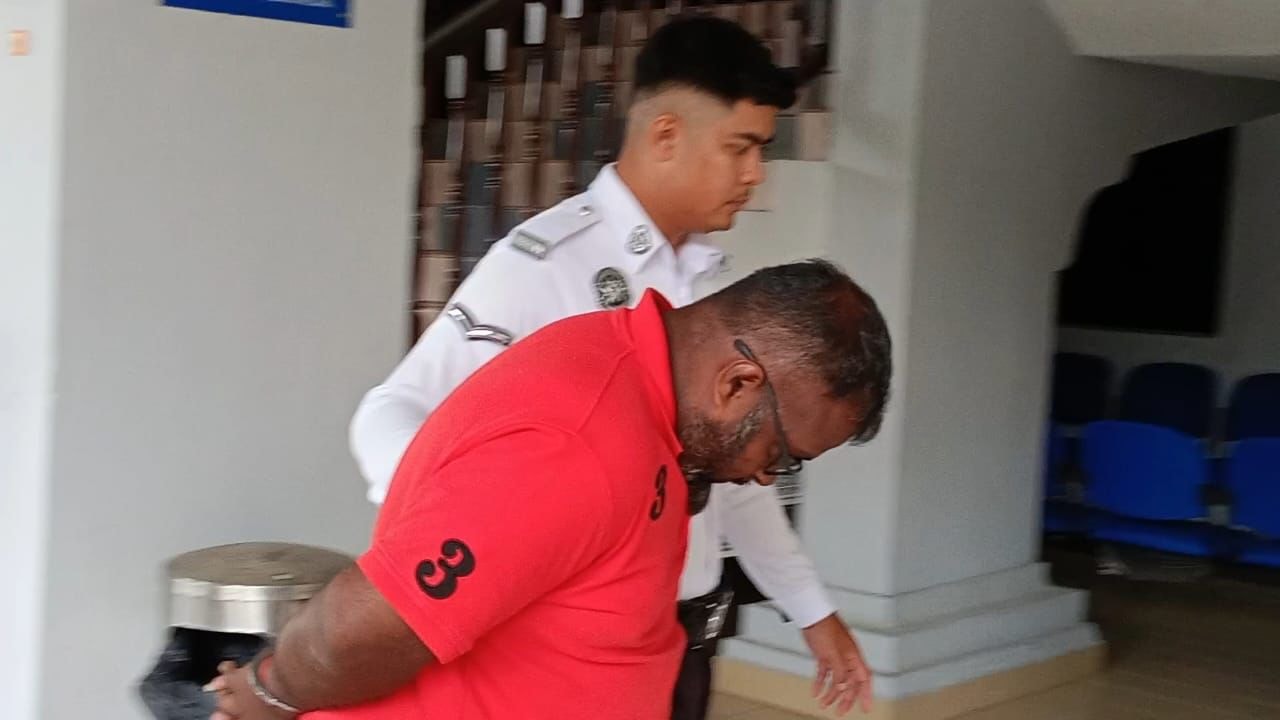 மதுபோதையில் வாகனம் ஓட்டிய லாரி ஓட்டுநருக்கு சிறைத் தண்டனை மற்றும் 10 ரிங்கிட்  அபராதம்