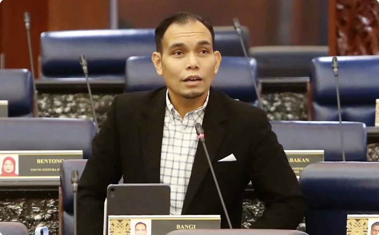 அமெரிக்கத் தூதரக நிகழ்ச்சிகளைப் புறக்கணிக்க வேண்டும்: நாடாளுமன்ற உறுப்பினர் ஷாரெட்ஸான் ஜோஹான் அழைப்பு