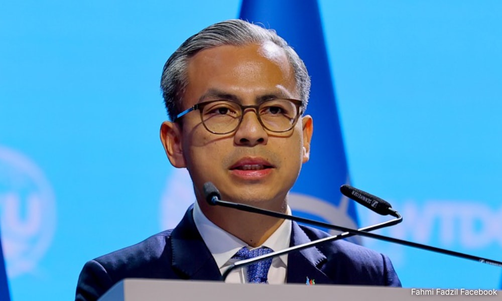 அரசு ஊழியர்கள் வீட்டிலிருந்தே பணிபுரியும் திட்டம் அடுத்த செவ்வாய்க்கிழமை அமைச்சரவை முடிவு செய்யும் – அமைச்சர் டத்தோ ஃபஹ்மி ஃபட்சில் தகவல்