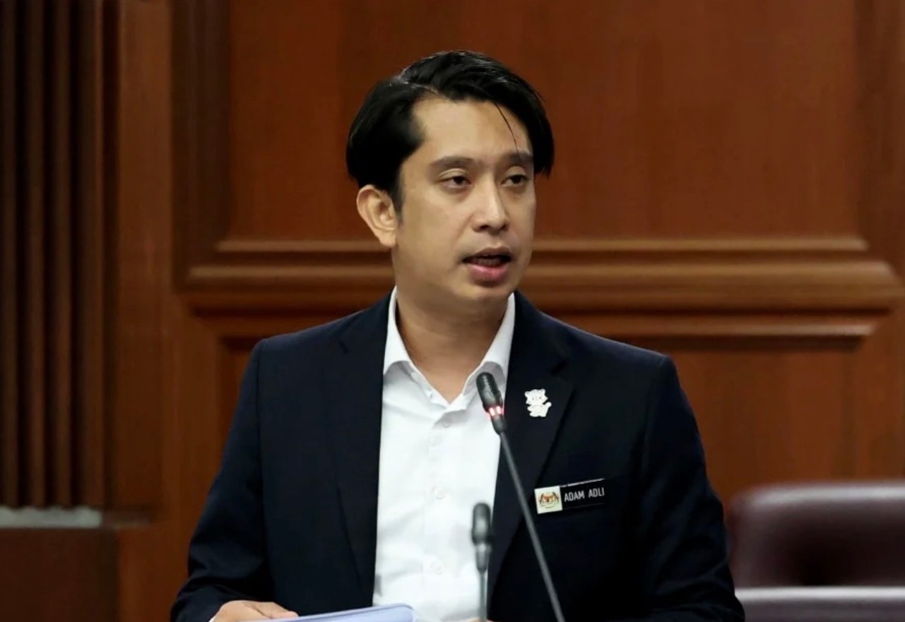 10,000 ஏழை மாணவர்களுக்கு இலவச உயர்க்கல்வி: விண்ணப்பங்கள் இன்னும் வரவேற்பு - அடாம் அட்லி