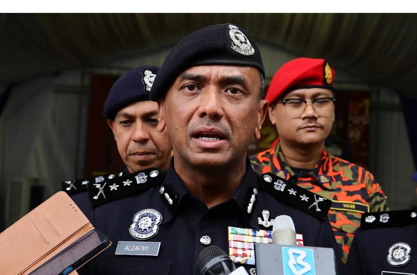 கோலா பிலா, தம்பினில் வீடு, கடை முன்பு பன்றியின் தலையை வீசிய சந்தேக நபர் கைது