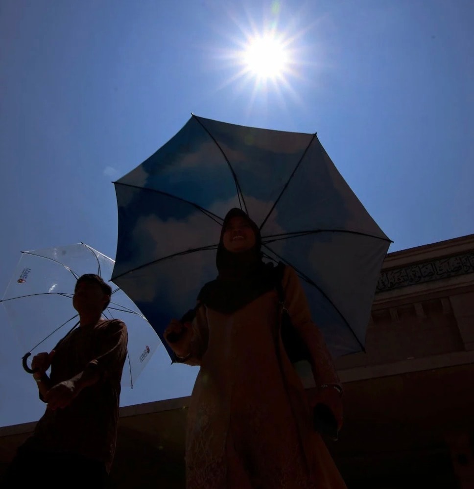 மலேசியாவில் நிலவி வரும் கடும் வெப்பநிலை: சுகாதார அமைச்சு எச்சரிக்கை