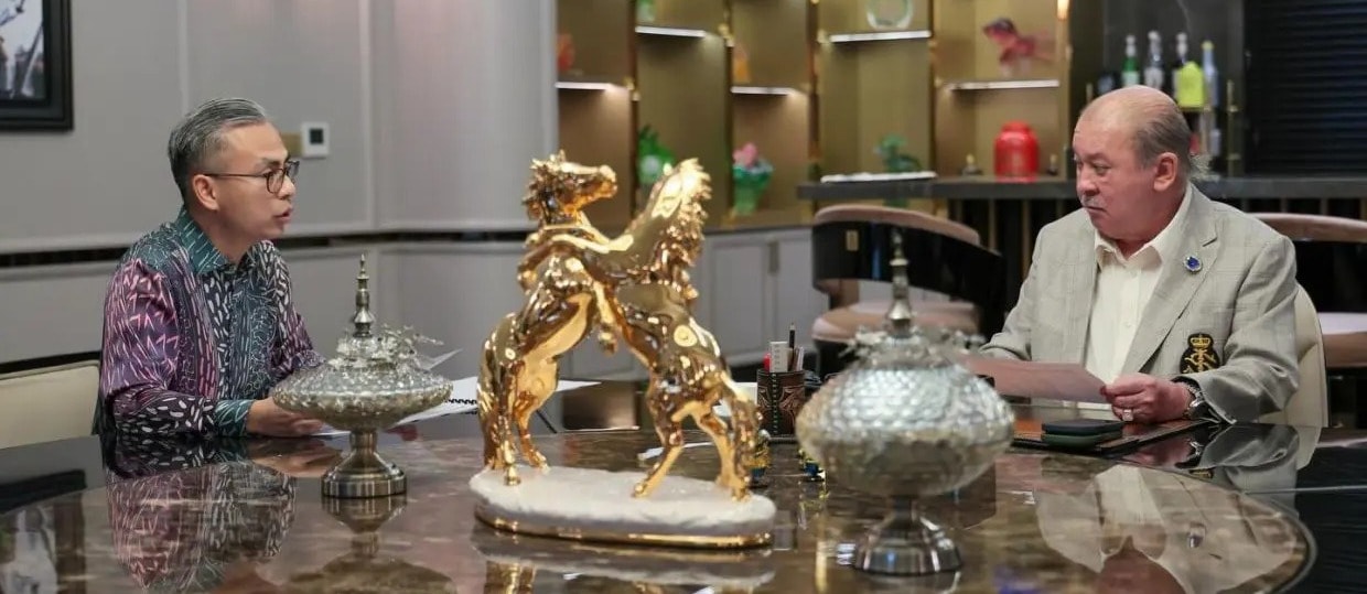 மாமன்னர் சுல்தான் இப்ராகிமுடன் தொடர்புத் துறை அமைச்சர் ஃபாஹ்மி பாசில் சந்திப்பு / இணைய பாதுகாப்புச் சட்டம் குறித்து விளக்கமளித்தார்