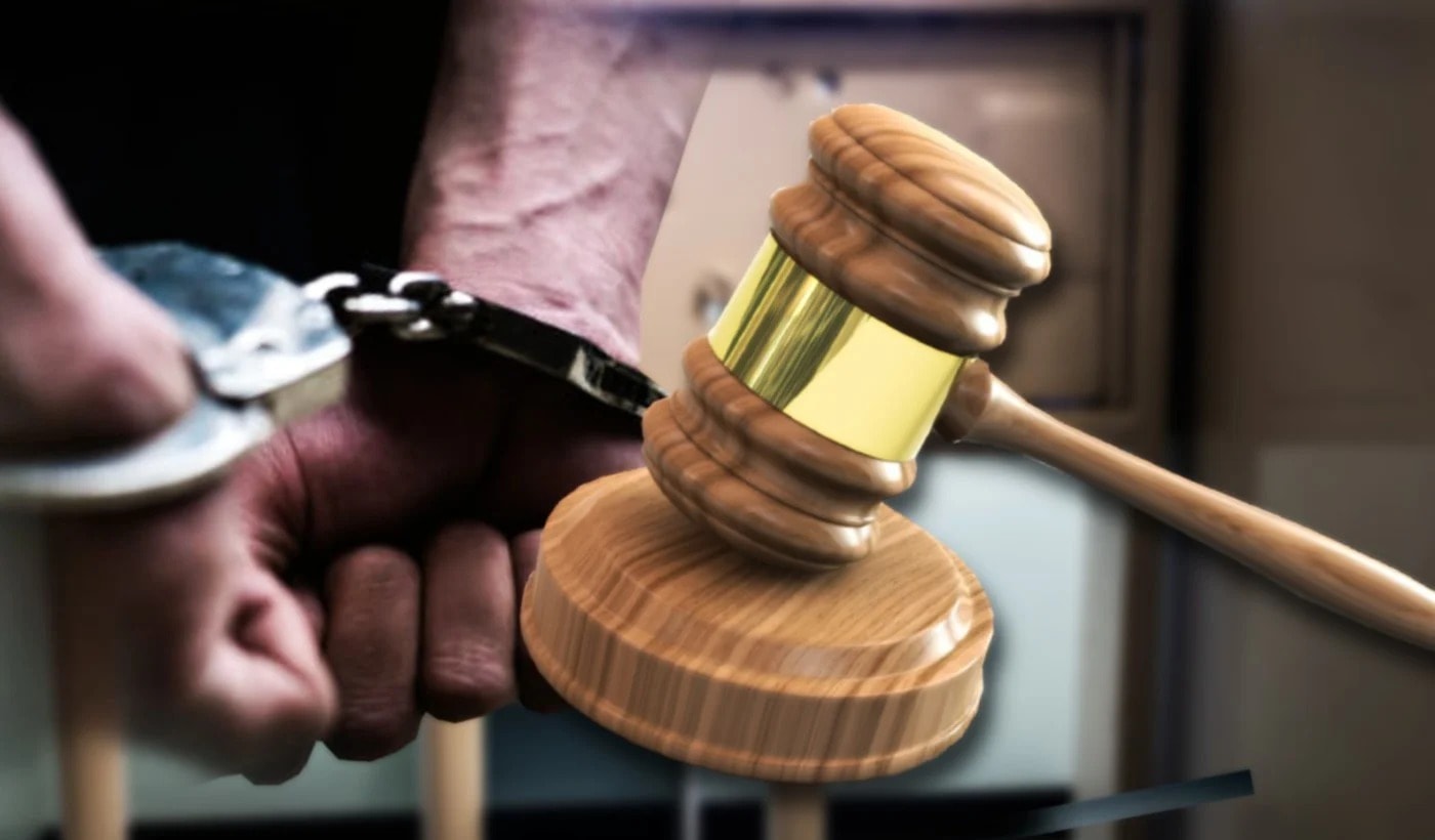 போலி அடையாள அட்டைகளை வைத்திருந்த மூவர் மீது நீதிமன்றத்தில் குற்றம் சாட்டு