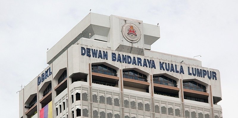 மரம் விழுந்து இளைஞர்  பலி: கோலாலம்பூர் மாநகர் மன்றம் 8.24 லட்சம் ரிங்கிட்  இழப்பீடு வழங்க உத்தரவு