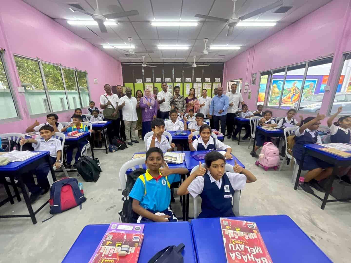 பினாங்கு தமிழ்ப்பள்ளிகளுக்கு 345,486 ரிங்கிட் மதிப்பிலான 2,433 மேசை, நாற்காலிகள் - டத்தோஸ்ரீ சுந்தராஜு சோமு