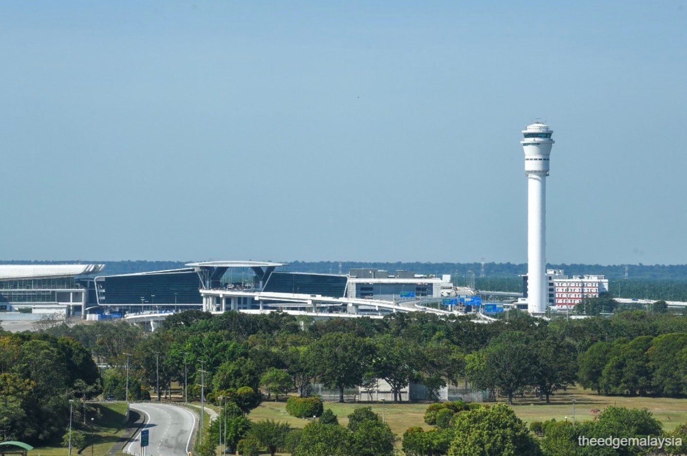 கேஎல்ஐஏ ஓடுபாதை 3 மீண்டும் முழு செயல்பாடுகளைத் தொடங்கியது  