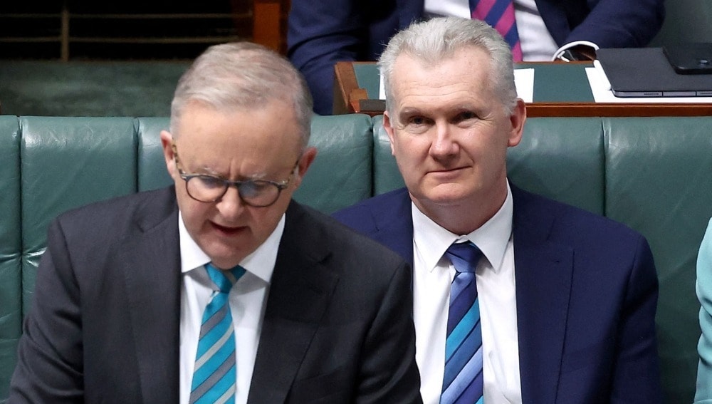 ஆஸ்திரேலியாவில் மேலும் இரண்டு ஈரானிய பெண் கால்பந்து வீராங்கனைகள் அரசியல் தஞ்சம் கோரி விண்ணப்பம்