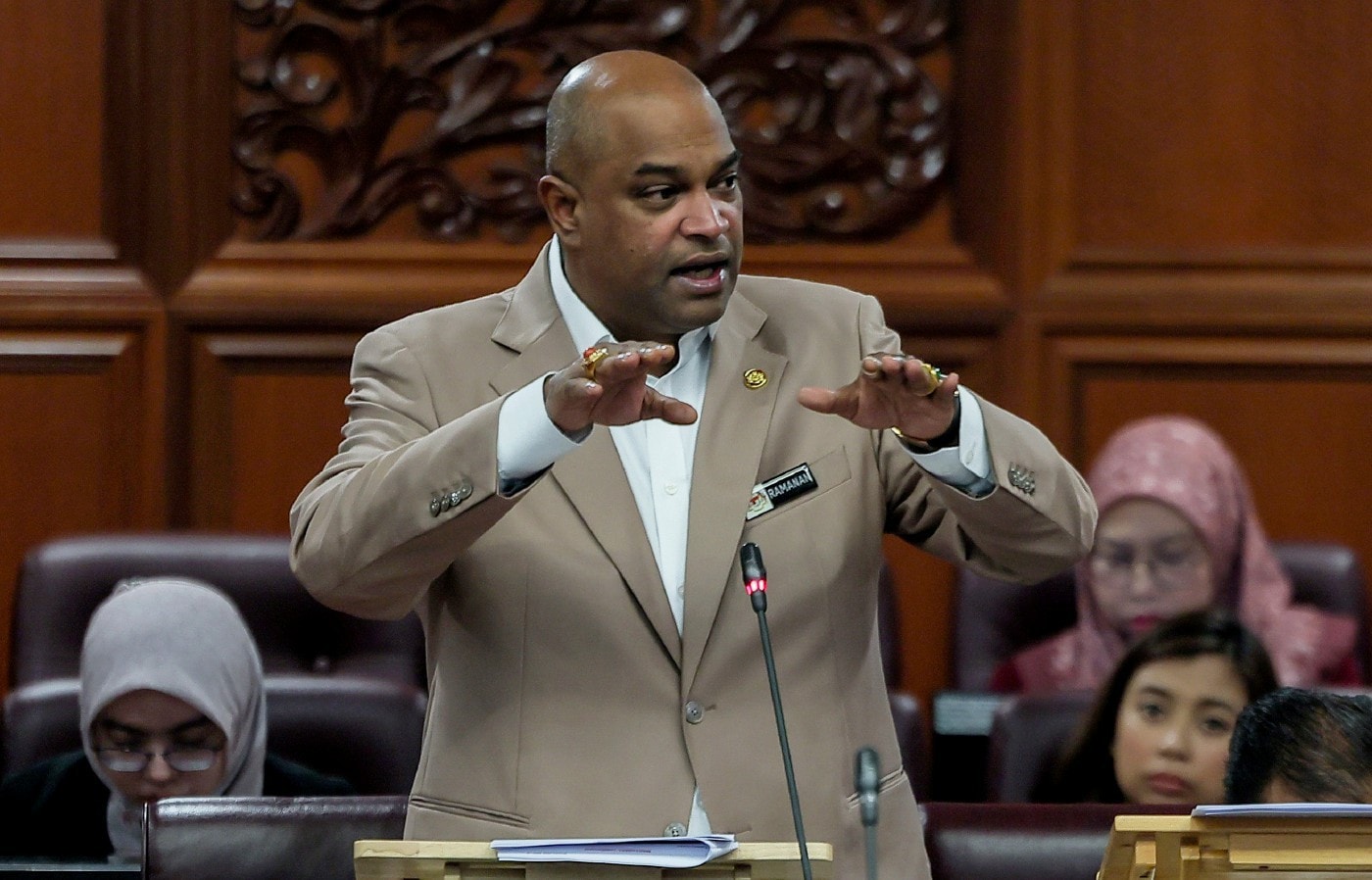 தொழிலாளர் சட்டத்தை மீறும் முதலாளிகளுக்குத் தடை: வெளிநாட்டு ஊழியர்களை அமர்த்த இனி அனுமதி இல்லை - டத்தோஸ்ரீ ரமணன் அறிவிப்பு