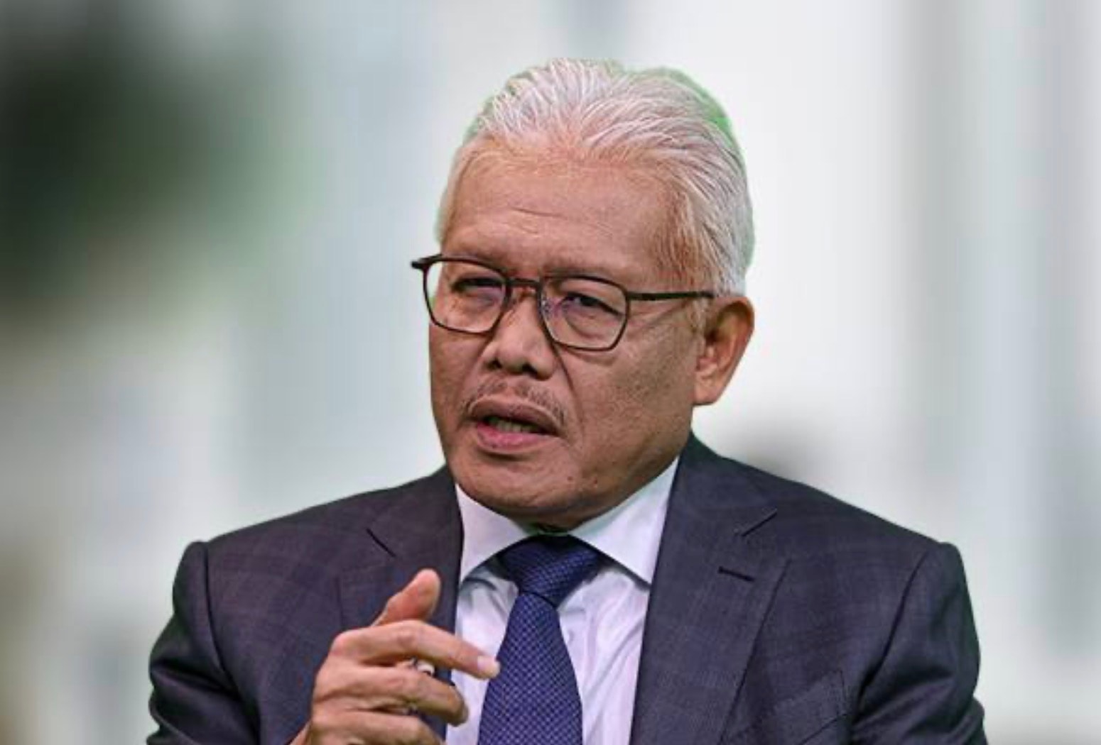 எதிர்க்கட்சித் தலைவர் பதவி: ஹம்ஸா ஸைனுடினுக்கு 13 பெர்சத்து நாடாளுமன்ற உறுப்பினர்கள் ஆதரவு