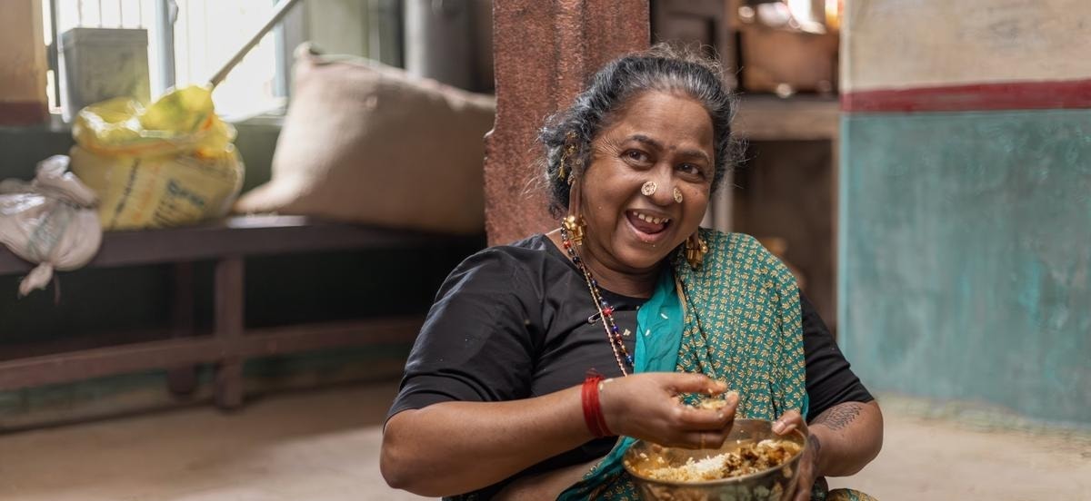 வசூலில் சாதனை படைக்கும் 'தாய் கிழவி': 60 கோடி ரூபாயை நெருங்கியது ராதிகாவின் அதிரடி ஹிட்!