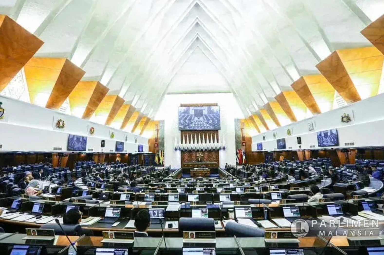 ஈரான் மீதான தாக்குதலுக்கு கடும் கண்டனம்: மலேசிய நாடாளுமன்றத்தில் வரலாற்றுச் சிறப்புமிக்க ஒருமித்த ஆதரவு