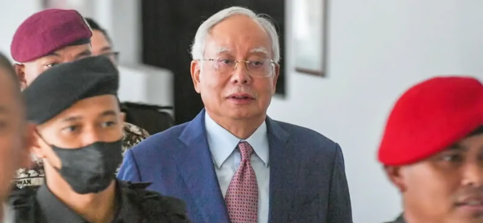 முன்னாள் பிரதமர் நஜிப் ரசாக் மீண்டும் பொது மன்னிப்பு கோரி விண்ணப்பம்