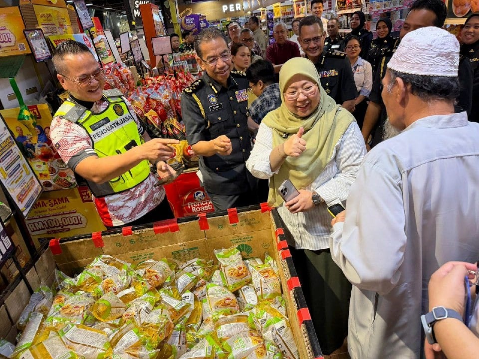 மேற்காசியப் போர் பதற்றம்: விலையேற்றத்தைத் தடுக்க மலேசிய அரசு தீவிர கண்காணிப்பு