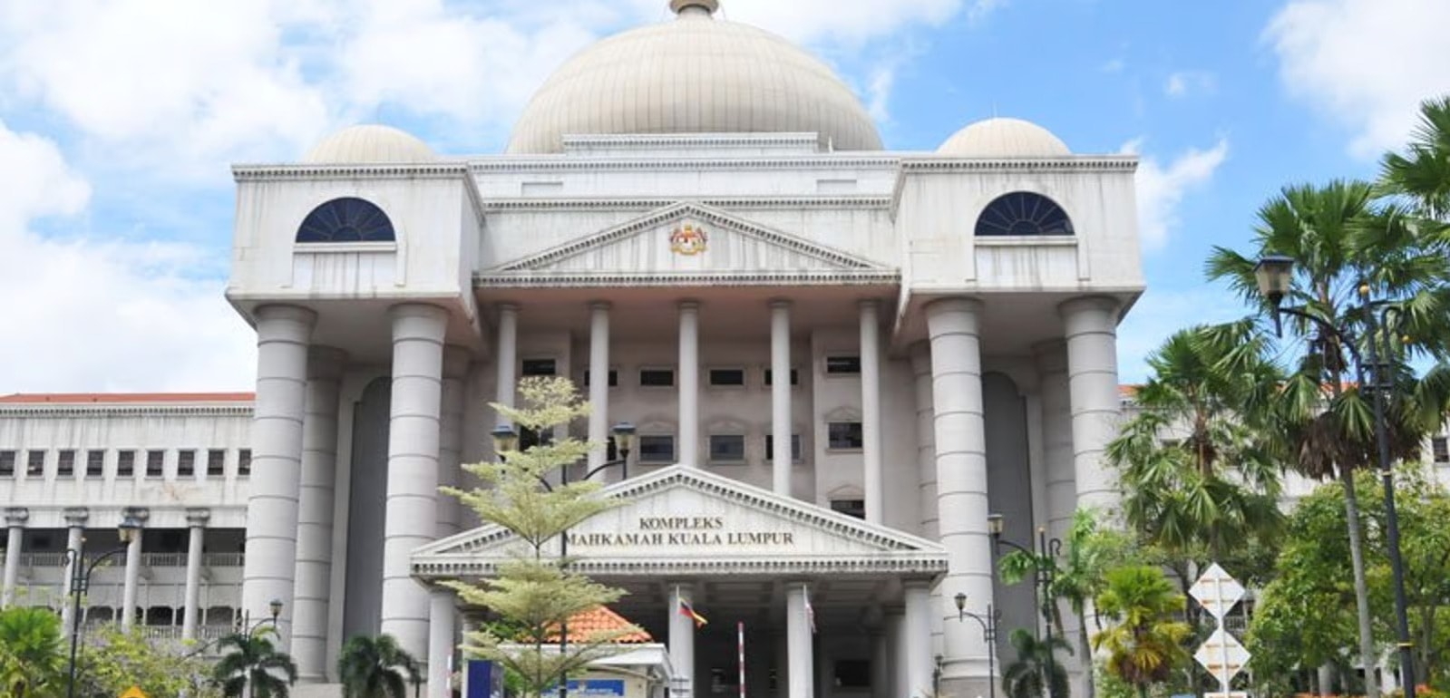 பங்சார் ஆயுர்வேத சிகிச்சை மையத்தில் அரிவாள் கொள்ளை: லாரி ஓட்டுநர் மீது குற்றச்சாட்டு