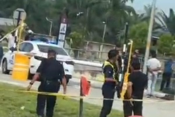 கிள்ளானில் லாரி ஓட்டுநர் மீது துப்பாக்கிச் சூடு: தப்ப முயன்ற மர்ம நபர்களை கார் மோதி வீழ்த்திய பரபரப்பு