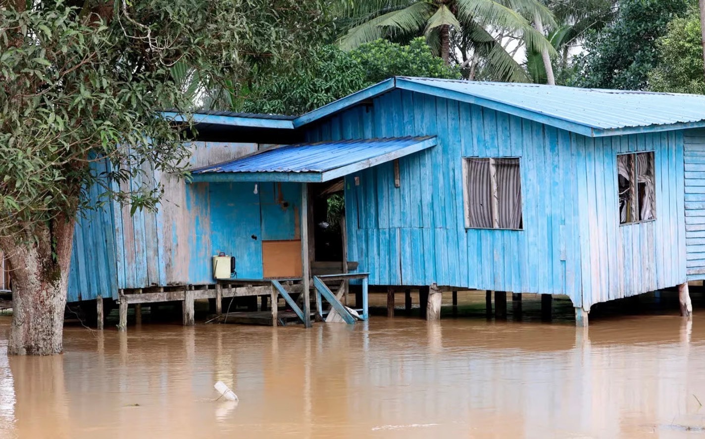 சபாவில் 3 மாவட்டங்களில் கடும் வெள்ளப் பெருக்கு: 418 பேர் பாதுகாப்பான பகுதிகளுக்கு மாற்றம்