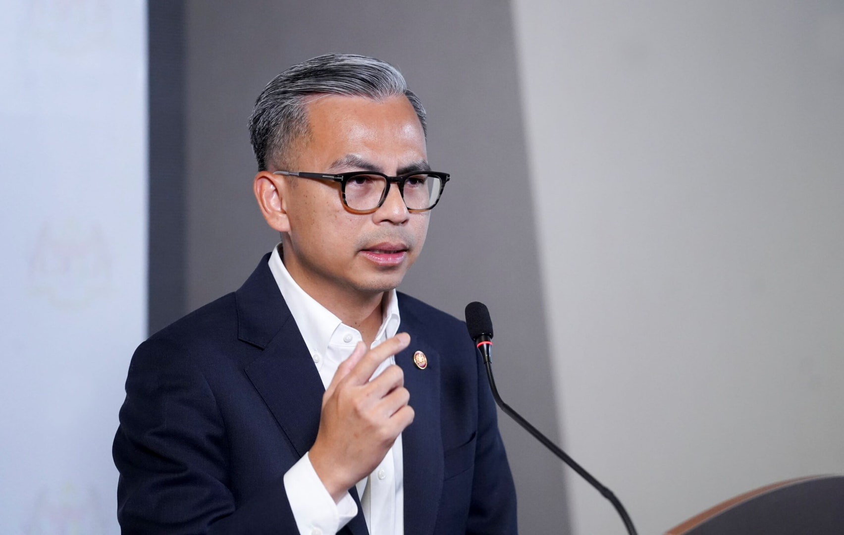 பணம் பறிபோனால் உடனடியாக 997-க்கு அழையுங்கள்: அமைச்சர் ஃபஹ்மி ஃபாட்சில் அறிவுறுத்தல்