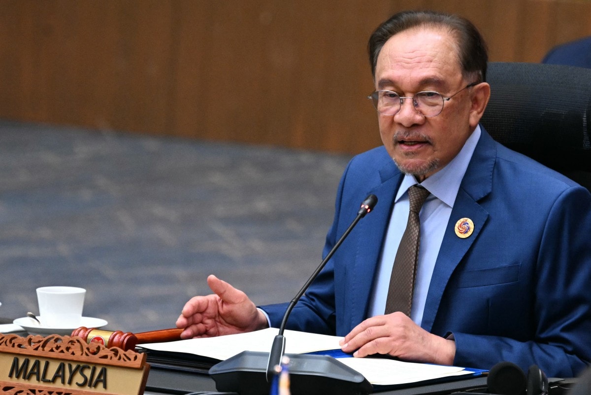 நாடாளுமன்றத்திற்கு வருகை தந்த பினாங்கு இராமகிருஷ்ணா ஆசிரமச் சிறார்கள்: பிரதமர் டத்தோஸ்ரீ அன்வார் இப்ராகிம் நேரில் சந்தித்து வாழ்த்து