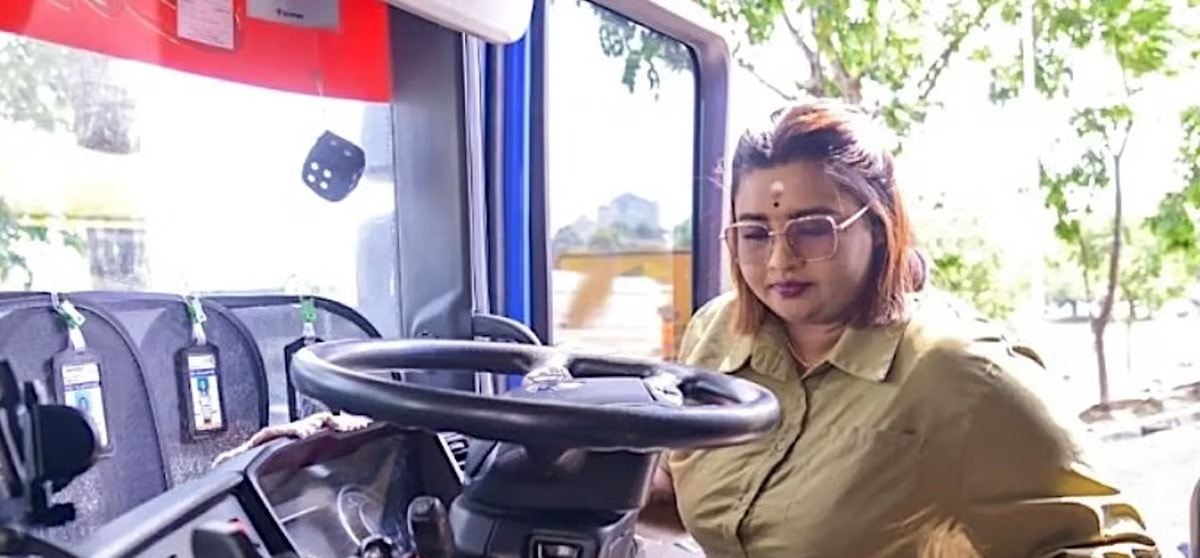 நெடுஞ்சாலைகளின் ராணி: ஸ்டீயரிங் பிடித்து சாதனை படைக்கும் 28 வயது காமணி