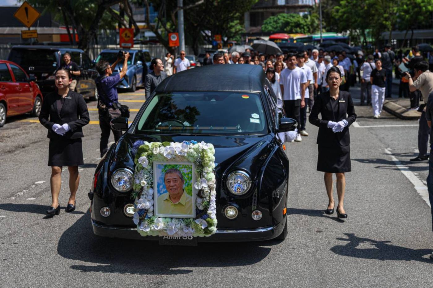 துன் டாக்டர் லிங் லியோங் சிக் இறுதி ஊர்வலம்: நூற்றுக் கணக்கானோர் அஞ்சலி