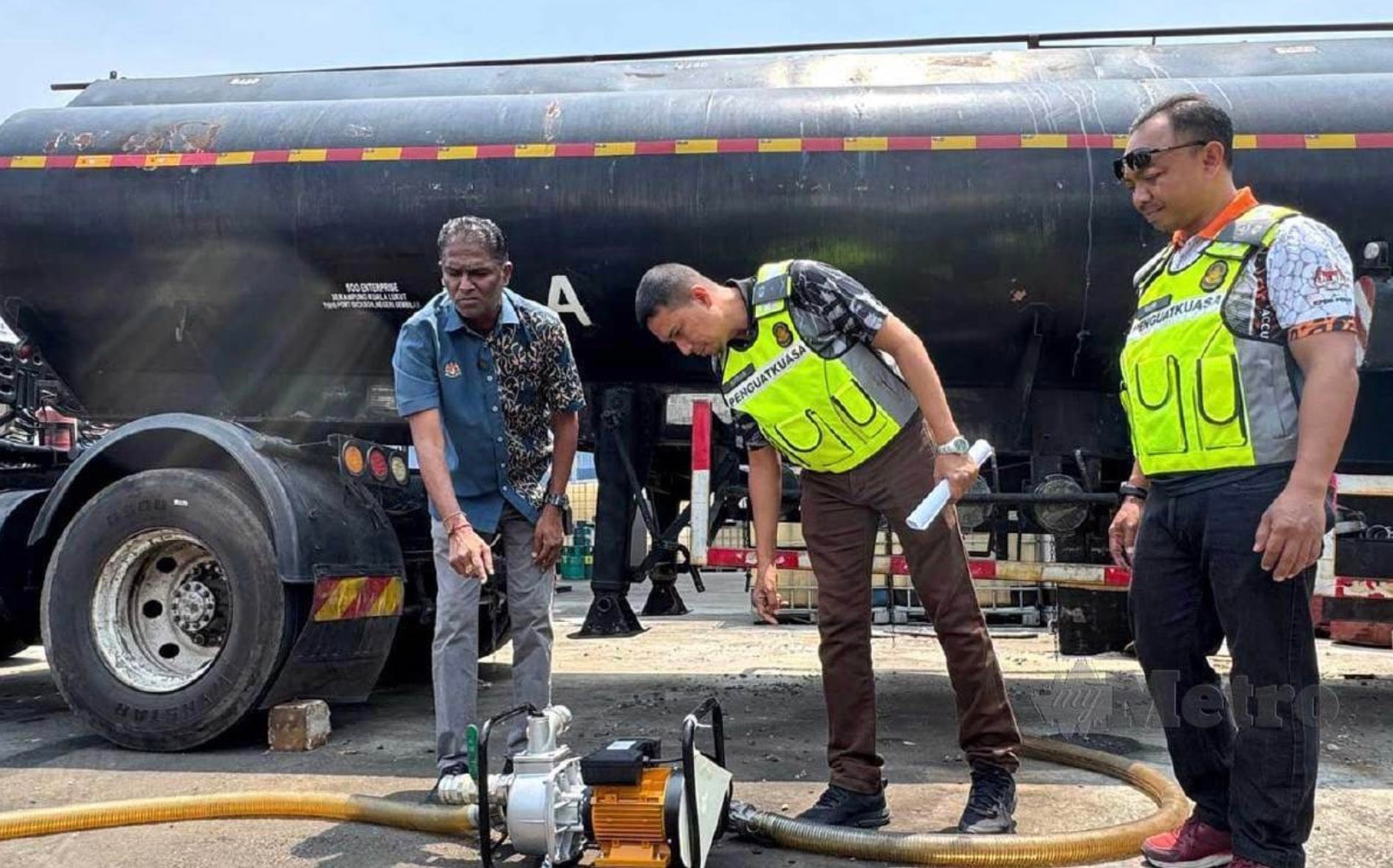 டீசல் கடத்தல் கும்பல் பிடிபட்டது: பினாங்கில் 300 ஆயிரம் ரிங்கிட் மதிப்புள்ள பொருட்கள் பறிமுதல்