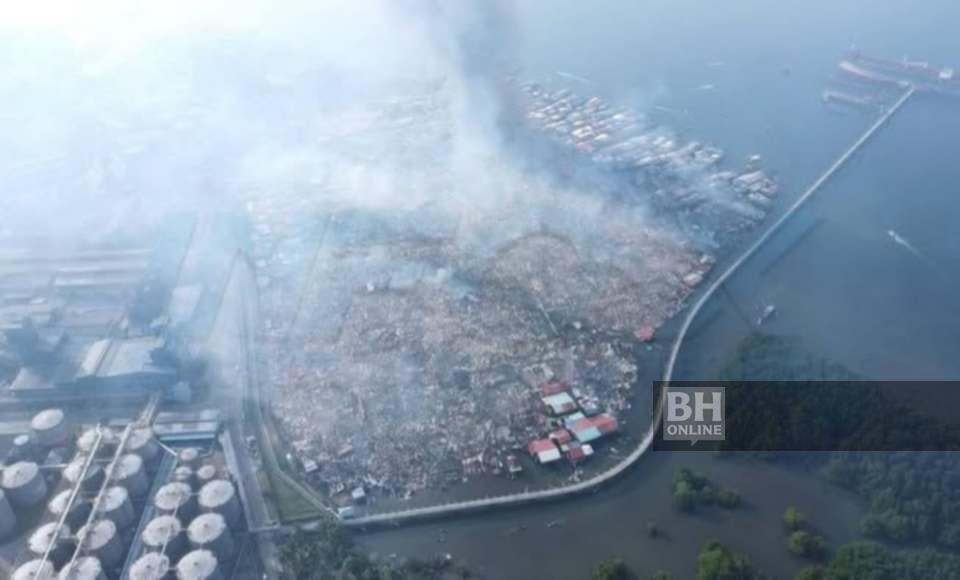 பயங்கரத் தீ விபத்தில் 1,000 வீடுகள் சாம்பல்; 8,000 பேர் வீடிழந்தனர்!