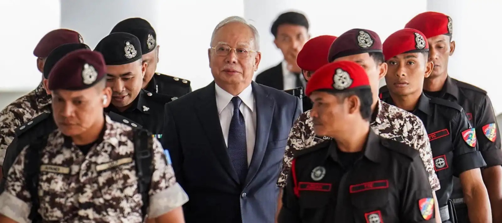 வீட்டுக் காவல் மனு நிராகரிப்பு / உயர்நீதிமன்ற தீர்ப்புக்கு எதிரான மேல்முறையீட்டை திரும்பப் பெற்றார் நஜிப் 