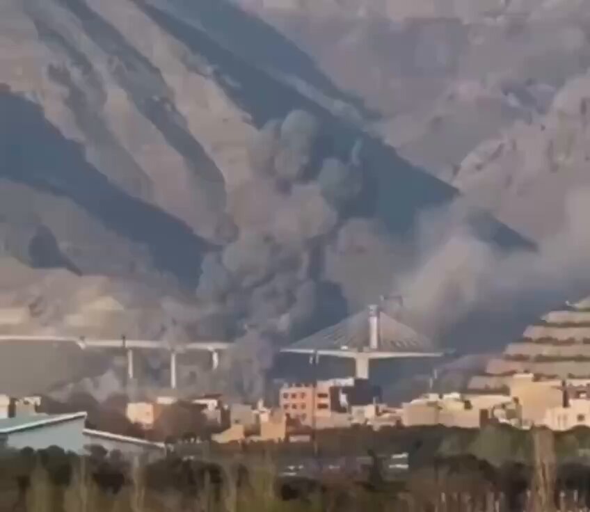 மத்திய கிழக்கில் போர் மேகங்கள்; ஈரானின் முக்கியப் பாலத்தை நிர்மூலமாக்கியது அமெரிக்கா