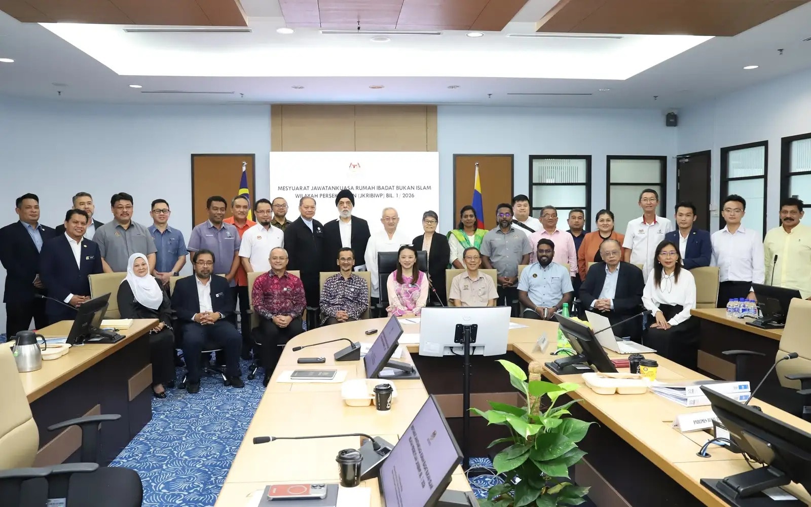 கோலாலம்பூரில் அரசு நிலத்திலுள்ள 163 வழிபாட்டுத் தலங்கள்: சுமுகத் தீர்வு காண ஹன்னா யோ நடவடிக்கை