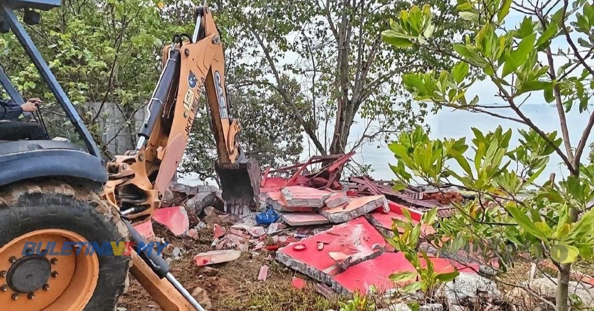  அரசு நிலத்தில் கட்டப்பட்ட வழிபாட்டுத் தலம் அகற்றம்: உரிமையாளர்கள் ஒத்துழைப்பு